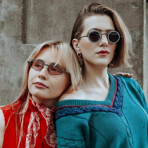 L'optique_Women Modeling Glasses